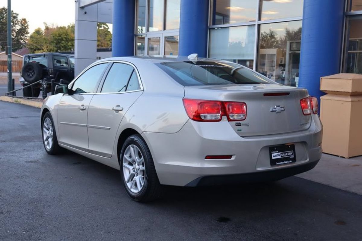 Used 2016 Chevrolet Malibu LT w/ Power Convenience Package FWD image 3