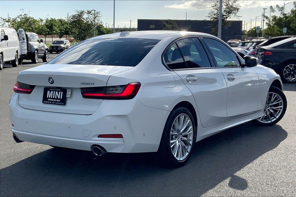Used 2023 BMW 330i Sedan w/ Parking Assistance Package RWD image 11
