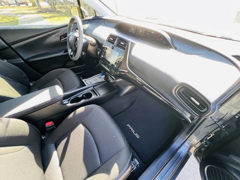 Used 2020 Toyota Prius LE image 26