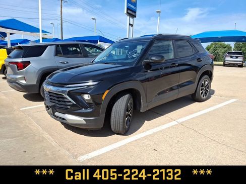Used 2025 Chevrolet TrailBlazer LT FWD image 1