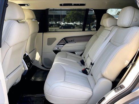New 2026 Land Rover Range Rover Long Wheelbase SE AWD/4WD image 17