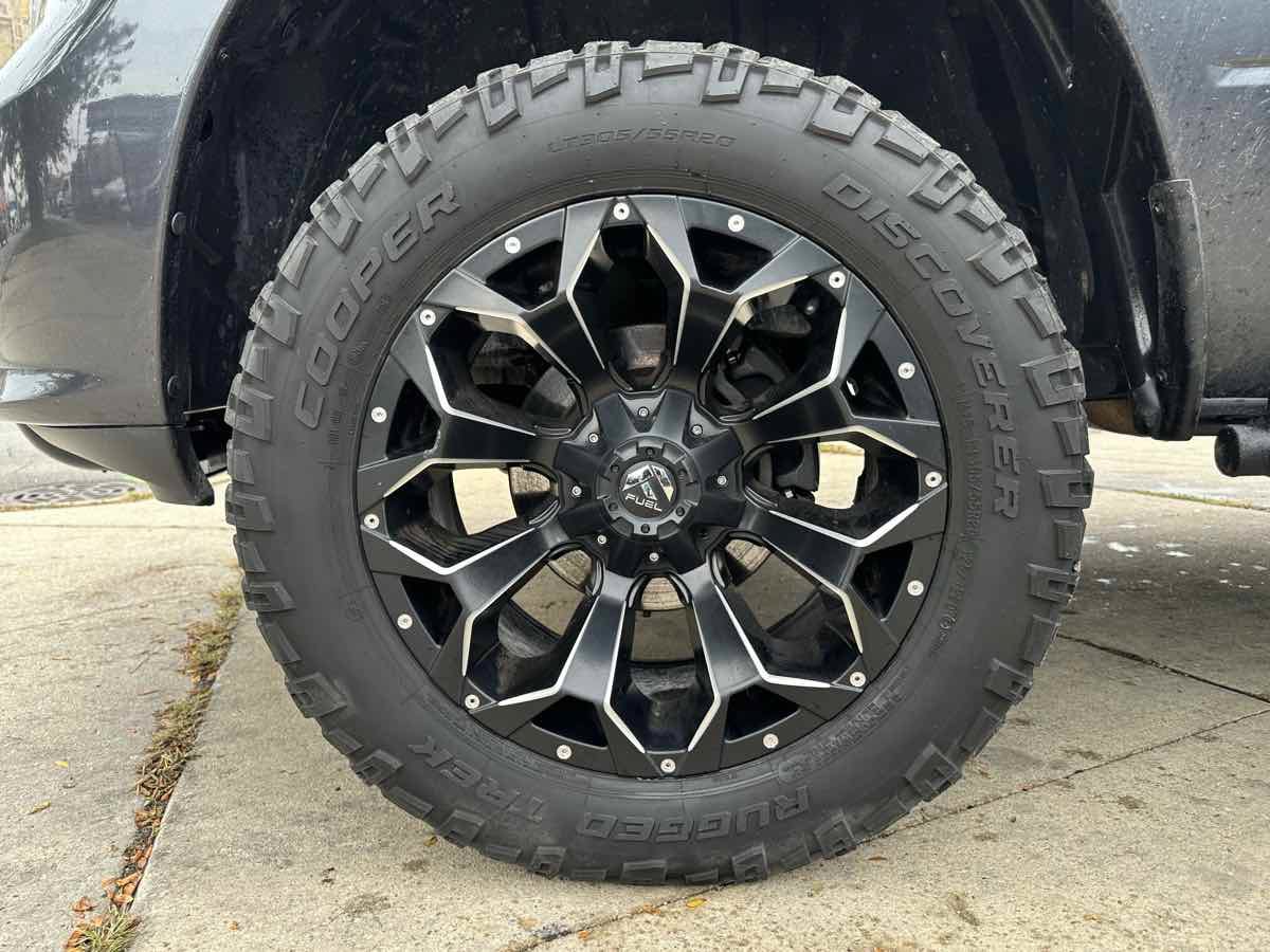 Used 2017 RAM 1500 Express AWD/4WD image 9