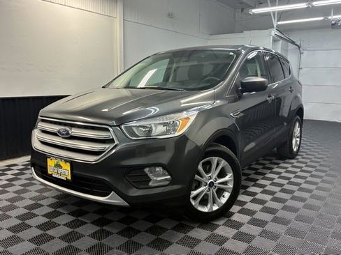 Used 2019 Ford Escape SE image 3