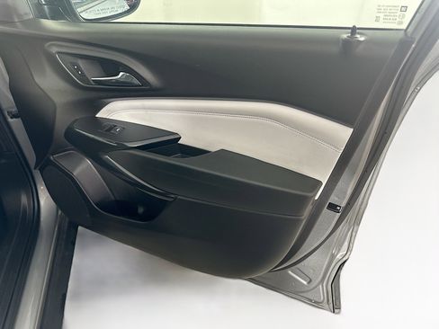 Used 2025 Chevrolet Trax LT image 29