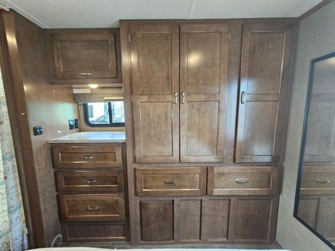 Used 2018 Ford E-450 and Econoline 450 Super Duty w/ Motorhome Prep Package image 37