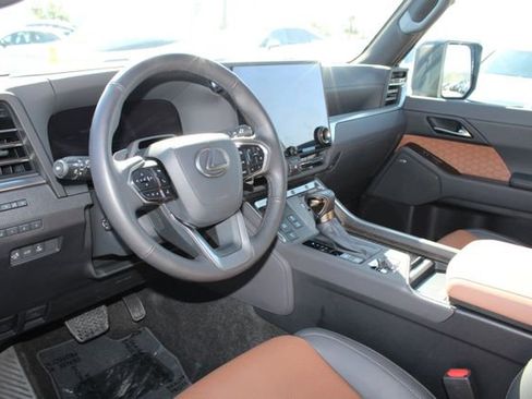 Certified 2025 Lexus GX 550 w/ Accessory Package (Z1) image 12