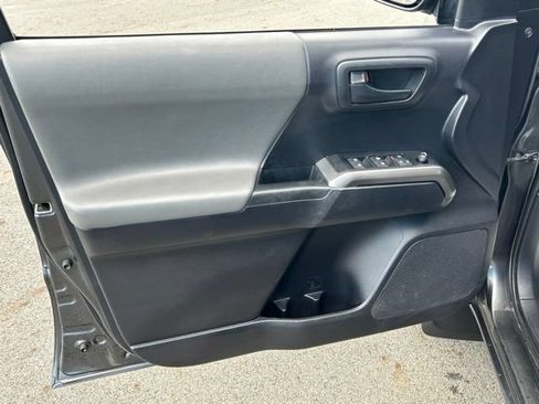 Used 2020 Toyota Tacoma SR5 AWD/4WD image 21