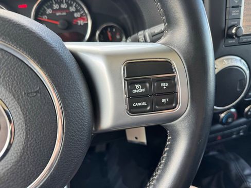 Used 2015 Jeep Wrangler Unlimited Rubicon AWD/4WD image 20