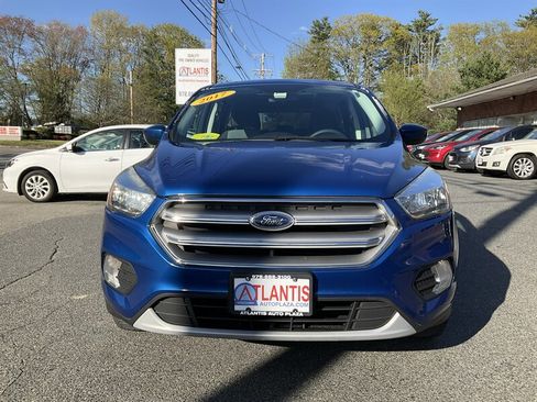 Used 2017 Ford Escape SE w/ SE Cold Weather Package AWD/4WD image 2
