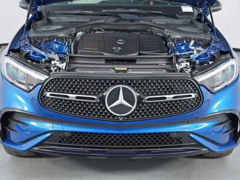 Used 2023 Mercedes-Benz GLC 300 w/ AMG Line image 8
