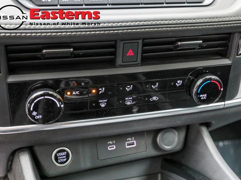 Used 2023 Nissan Rogue S image 19