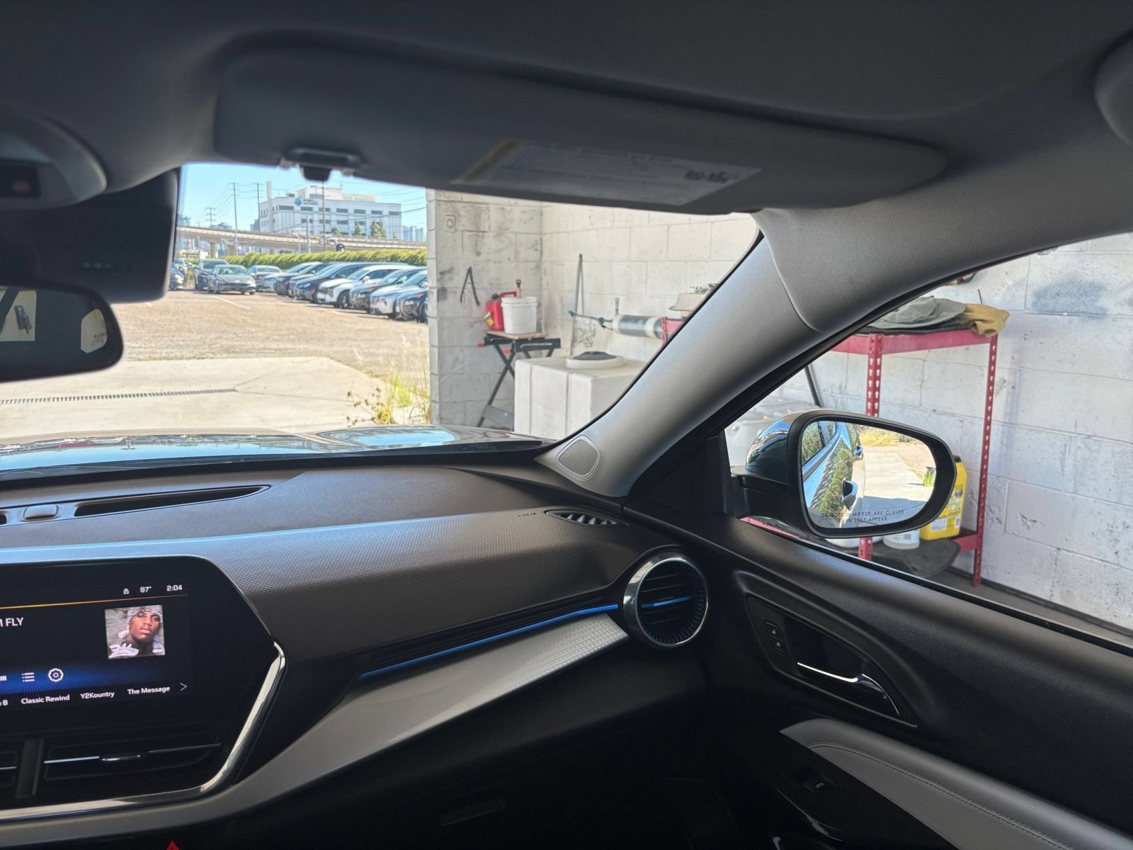Used 2025 Chevrolet Trax LT FWD image 33