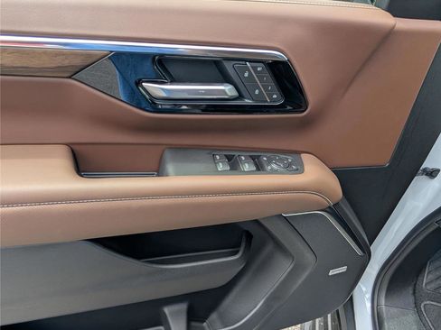 New 2026 Chevrolet Suburban High Country AWD/4WD image 19