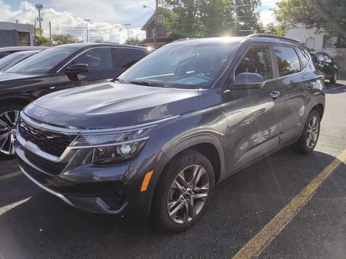 Used 2023 Kia Seltos S AWD/4WD image 2
