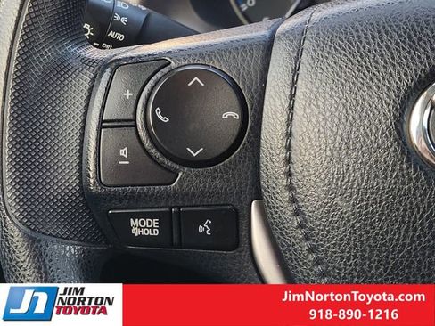 Used 2018 Toyota RAV4 LE image 29