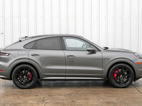 Used 2025 Porsche Cayenne S image 56
