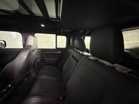 Used 2025 Land Rover Defender 110 AWD/4WD image 32