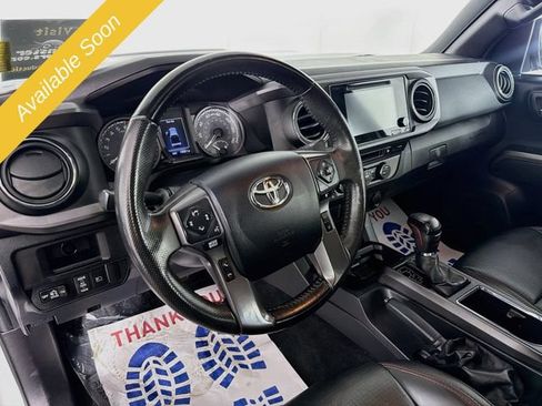 Used 2019 Toyota Tacoma TRD Off-Road AWD/4WD image 9