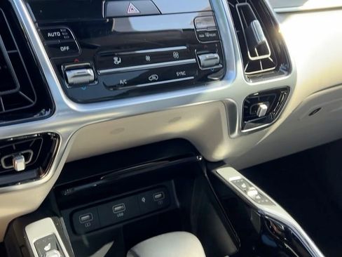 Used 2022 Kia Sorento SX image 28