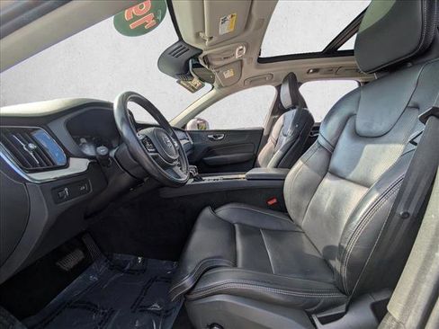 Used 2019 Volvo XC60 T5 Inscription image 17