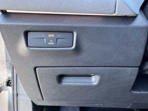 Used 2026 Volkswagen Tiguan SE FWD image 27