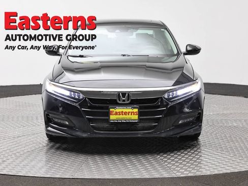 Used 2018 Honda Accord Touring image 2