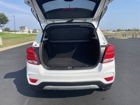 Used 2019 Chevrolet Trax LT w/ LT Convenience Package FWD image 21