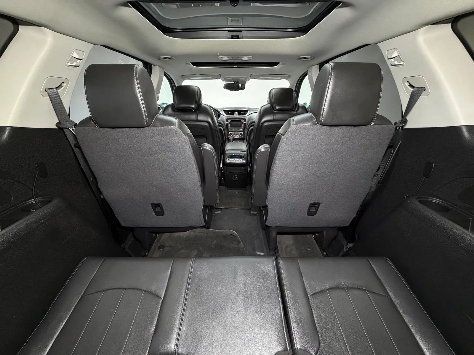Used 2017 Chevrolet Traverse Premier FWD image 17