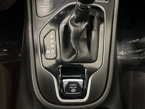 Used 2022 Jeep Cherokee Limited AWD/4WD image 18