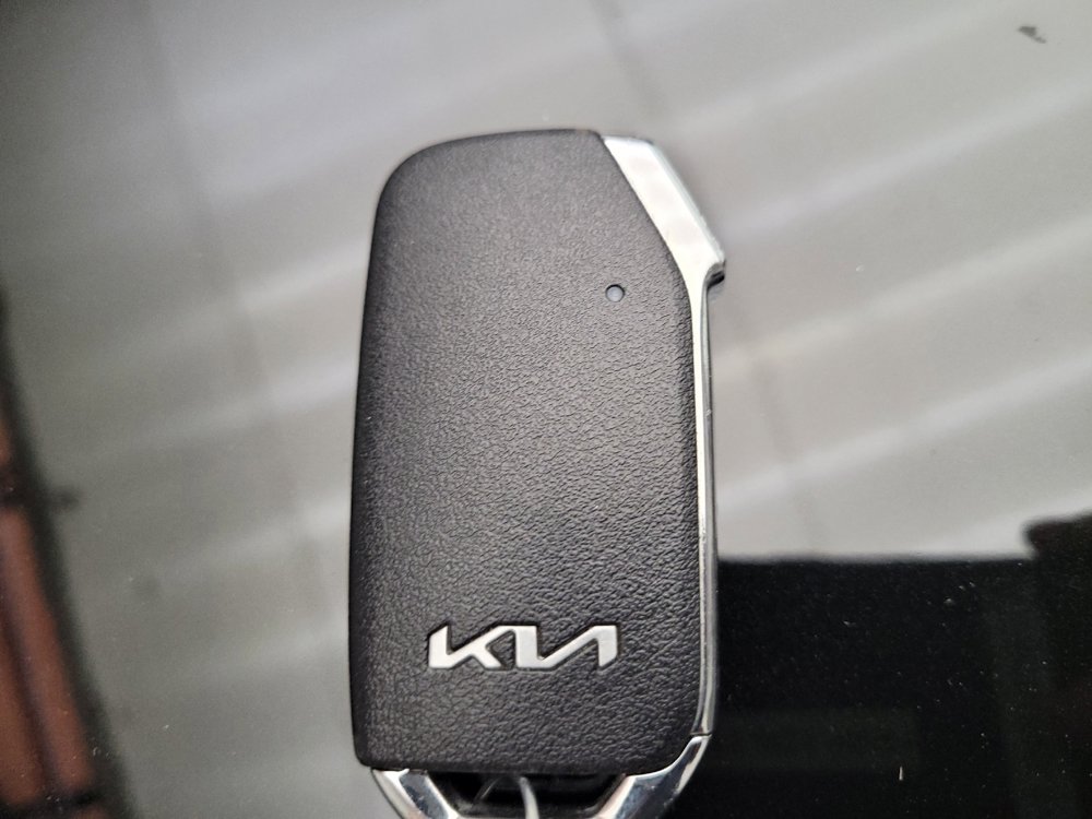 Used 2023 Kia Niro EX FWD image 32