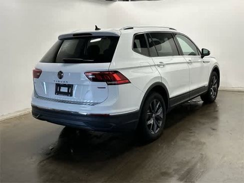 Certified 2022 Volkswagen Tiguan SE image 32