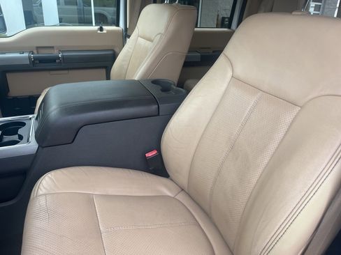 Used 2014 Ford F250 Lariat w/ Lariat Interior Package image 11