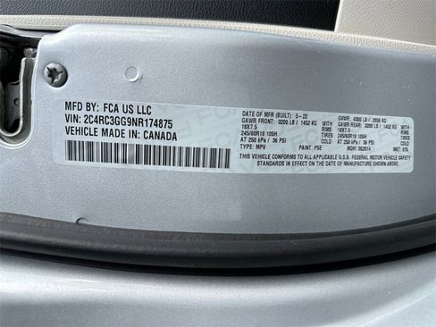 Used 2022 Chrysler Pacifica Limited w/ Uconnect Theater Family Group image 30