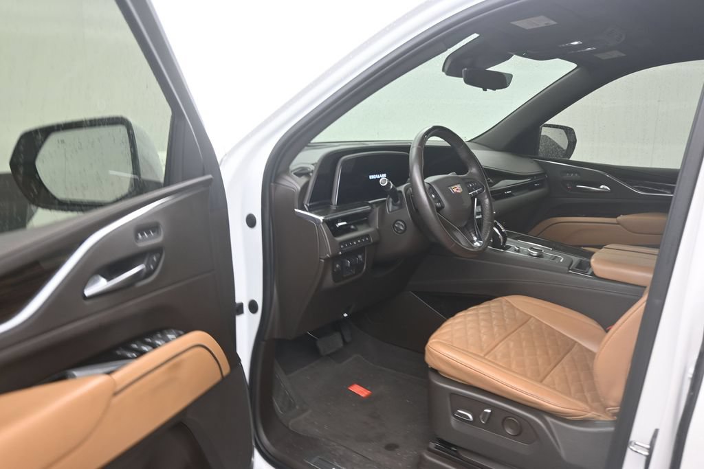 Used 2023 Cadillac Escalade Sport w/ LPO, ONYX Package AWD/4WD image 10