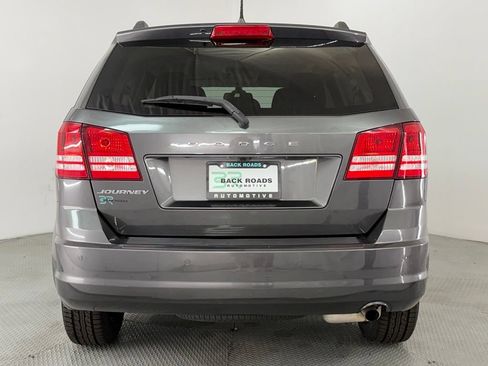 Used 2020 Dodge Journey SE w/ SE Popular Equipment Group FWD image 8