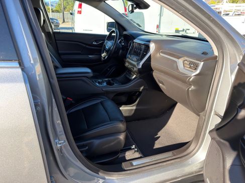 Used 2023 GMC Acadia SLT image 10