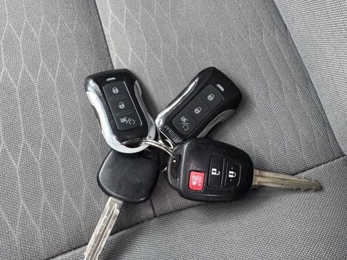 Used 2016 Toyota Tacoma 4x4 Access Cab image 12