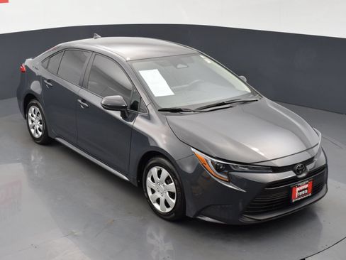 Used 2025 Toyota Corolla LE FWD image 21