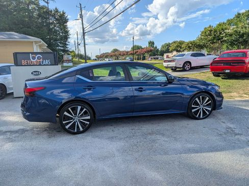 Used 2019 Nissan Altima 2.5 SR w/ SR Premium Package FWD image 4