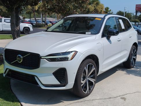 Used 2025 Volvo XC60 T8 Ultra w/ Protection Package Premier AWD/4WD image 5