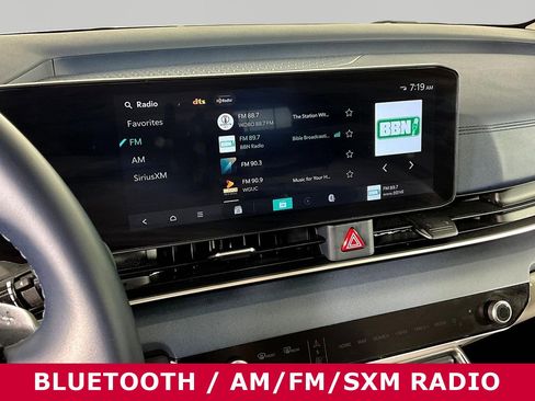 Used 2025 Kia Carnival EX FWD image 9