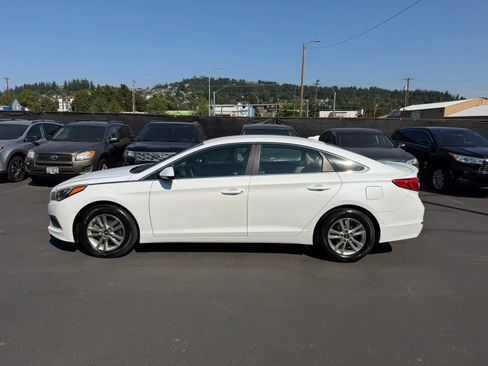 Used 2016 Hyundai Sonata SE w/ Cargo Package FWD image 8