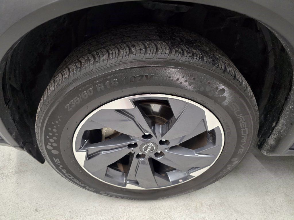 Used 2025 Nissan Rogue SV FWD image 9