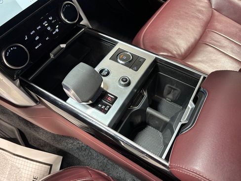 Used 2023 Land Rover Range Rover SE image 13