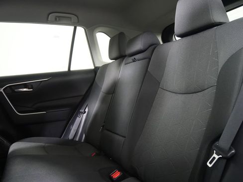 Used 2022 Toyota RAV4 XLE image 6