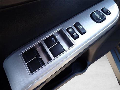 Used 2012 Toyota Camry SE FWD image 11