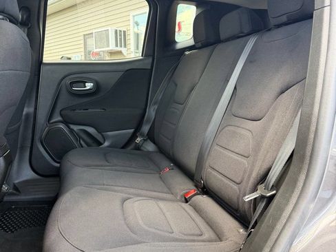 Used 2020 Jeep Renegade Latitude w/ Cold Weather Group AWD/4WD image 11