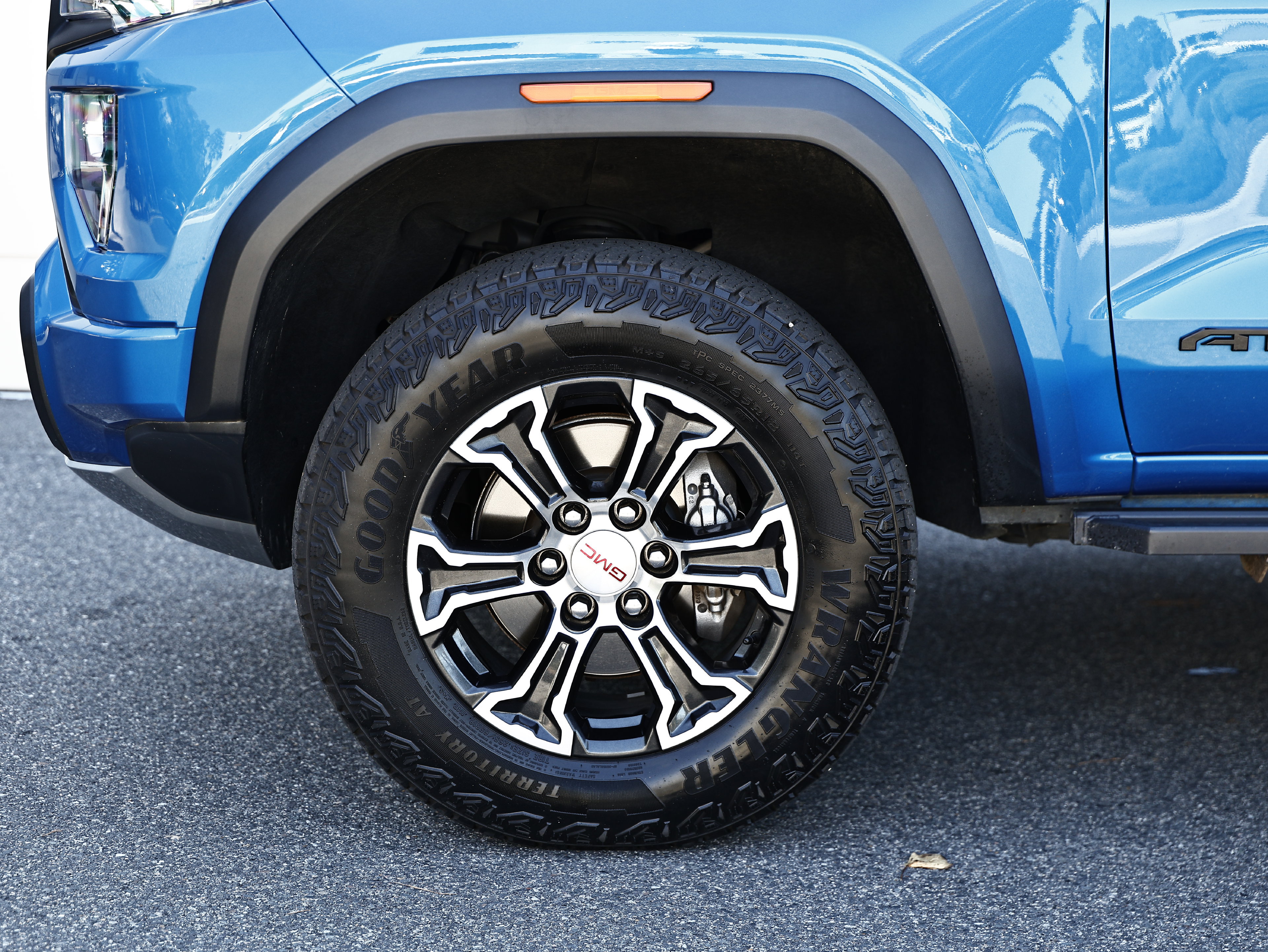Used 2023 GMC Canyon AT4 w/ AT4 Premium Package AWD/4WD image 8