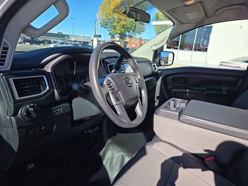Used 2017 Nissan Titan S image 11