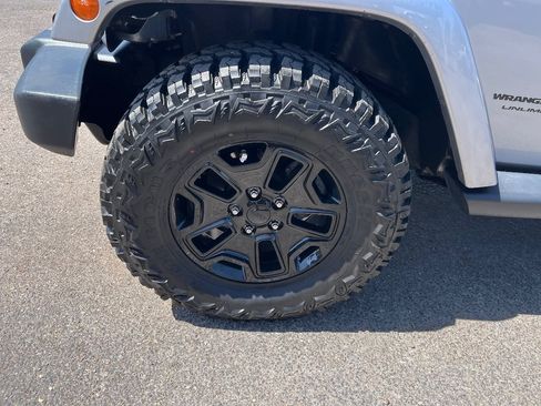 Used 2018 Jeep Wrangler Unlimited Sahara w/ Connectivity Group AWD/4WD image 38